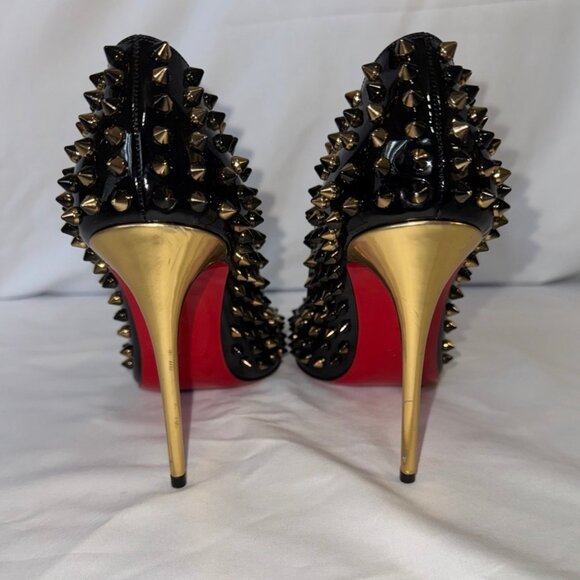 Christian Louboutin Pigalle Spiked pumps in black patent leather with gold - Picture 3 of 5